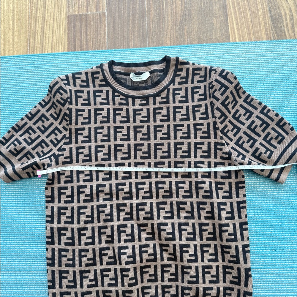fendi logo sweater S
